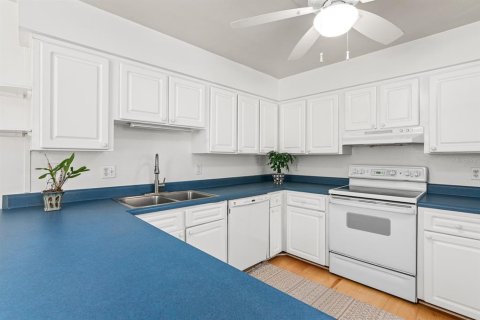 House in Gainesville, Florida 5 bedrooms, 290.23 sq.m. № 1634821 - photo 10