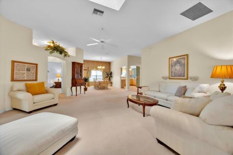 House in The Villages, Florida 3 bedrooms, 177.07 sq.m. № 1804739 - photo 11