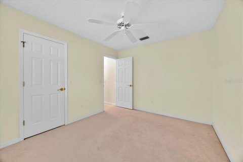 House in The Villages, Florida 3 bedrooms, 177.07 sq.m. № 1804739 - photo 18