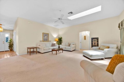 House in The Villages, Florida 3 bedrooms, 177.07 sq.m. № 1804739 - photo 10