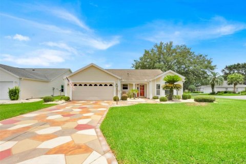 House in The Villages, Florida 3 bedrooms, 177.07 sq.m. № 1804739 - photo 1