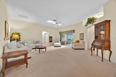 House in The Villages, Florida 3 bedrooms, 177.07 sq.m. № 1804739 - photo 9