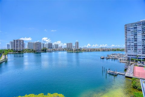 Condominio en venta en Aventura, Florida, 2 dormitorios, 106.19 m2 № 1932985 - foto 13