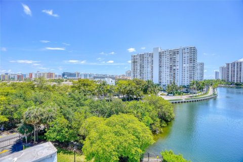Condominio en venta en Aventura, Florida, 2 dormitorios, 106.19 m2 № 1932985 - foto 15
