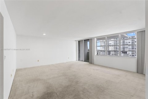 Condominio en venta en Aventura, Florida, 2 dormitorios, 106.19 m2 № 1932985 - foto 19