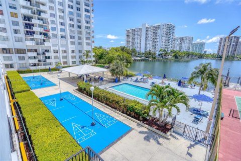 Condominio en venta en Aventura, Florida, 2 dormitorios, 106.19 m2 № 1932985 - foto 11