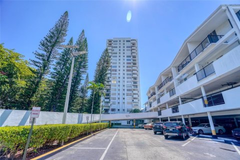 Condominio en venta en Aventura, Florida, 2 dormitorios, 106.19 m2 № 1932985 - foto 2