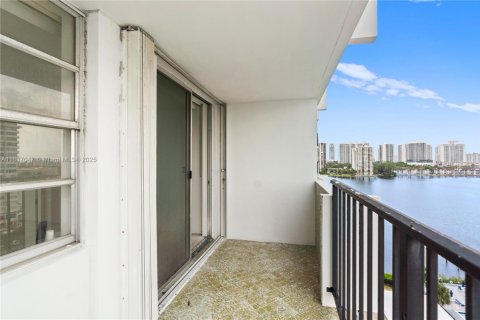 Condominio en venta en Aventura, Florida, 2 dormitorios, 106.19 m2 № 1932985 - foto 9