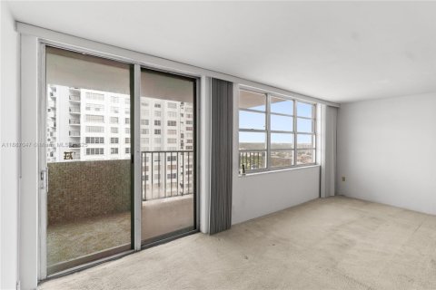 Condominio en venta en Aventura, Florida, 2 dormitorios, 106.19 m2 № 1932985 - foto 17