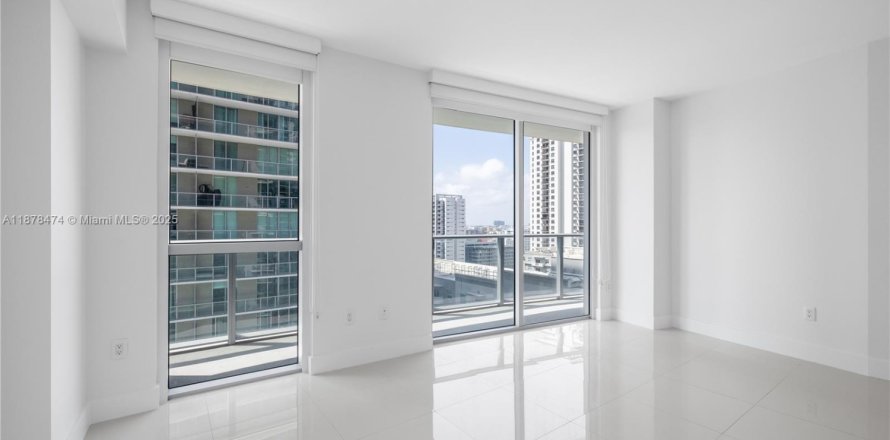 Studio à Condo à Miami, Floride  № 1921205