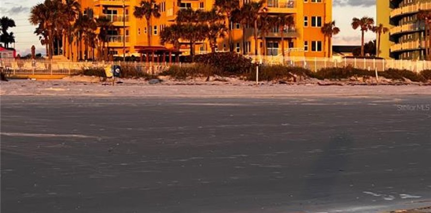 Condominio en New Smyrna Beach, Florida, 3 dormitorios № 1528365