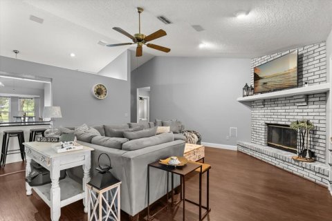 House in Clermont, Florida 3 bedrooms, 192.68 sq.m. № 1919689 - photo 5