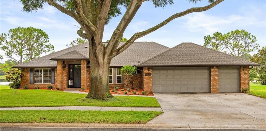 House in Clermont, Florida 3 bedrooms, 192.68 sq.m. № 1919689