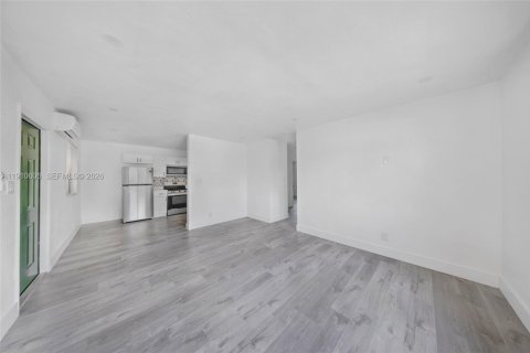 Apartamento en alquiler en Pompano Beach, Florida, 2 dormitorios, 106.84 m2 № 1971944 - foto 15