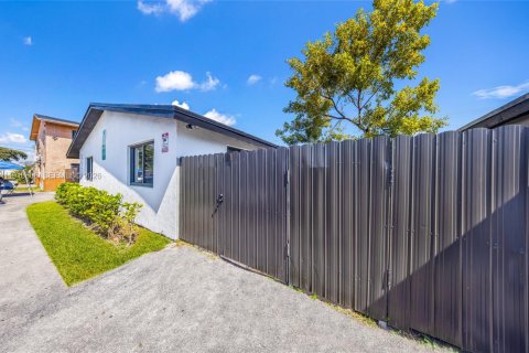 Apartamento en alquiler en Pompano Beach, Florida, 2 dormitorios, 106.84 m2 № 1971944 - foto 17