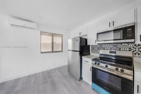 Apartamento en alquiler en Pompano Beach, Florida, 2 dormitorios, 106.84 m2 № 1971944 - foto 11