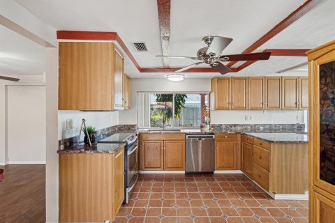 House in New Port Richey, Florida 3 bedrooms, 137.68 sq.m. № 1569232 - photo 7
