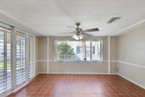 House in New Port Richey, Florida 3 bedrooms, 137.68 sq.m. № 1569232 - photo 15