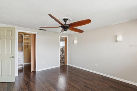 House in New Port Richey, Florida 3 bedrooms, 137.68 sq.m. № 1569232 - photo 17