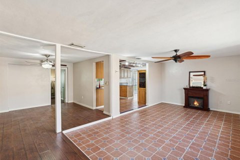 House in New Port Richey, Florida 3 bedrooms, 137.68 sq.m. № 1569232 - photo 4