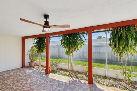 House in New Port Richey, Florida 3 bedrooms, 137.68 sq.m. № 1569232 - photo 30