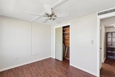 House in New Port Richey, Florida 3 bedrooms, 137.68 sq.m. № 1569232 - photo 22