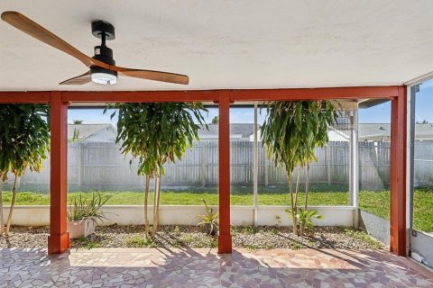 House in New Port Richey, Florida 3 bedrooms, 137.68 sq.m. № 1569232 - photo 29