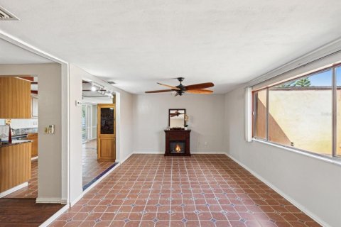 House in New Port Richey, Florida 3 bedrooms, 137.68 sq.m. № 1569232 - photo 5
