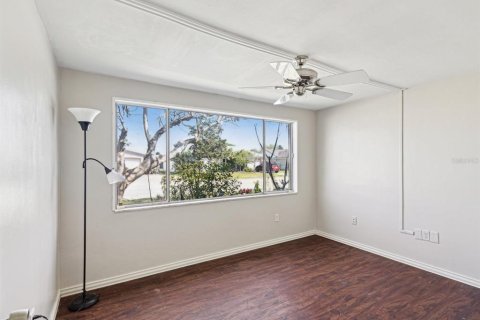 House in New Port Richey, Florida 3 bedrooms, 137.68 sq.m. № 1569232 - photo 21
