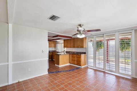 House in New Port Richey, Florida 3 bedrooms, 137.68 sq.m. № 1569232 - photo 13