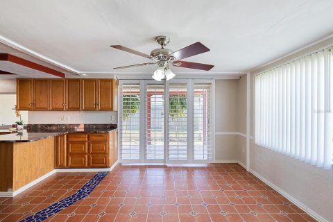 House in New Port Richey, Florida 3 bedrooms, 137.68 sq.m. № 1569232 - photo 14