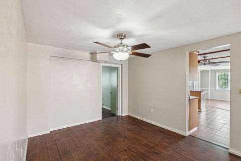 House in New Port Richey, Florida 3 bedrooms, 137.68 sq.m. № 1569232 - photo 26