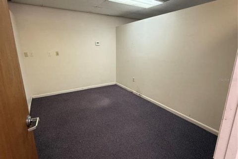 Immobilier commercial à louer à Port Richey, Floride: 698.63 m2 № 1847083 - photo 7