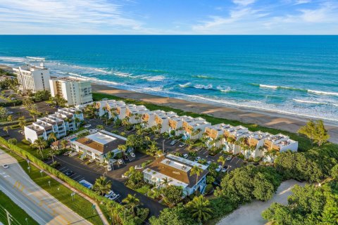 Condo in Jensen Beach, Florida, 2 bedrooms  № 710376 - photo 1