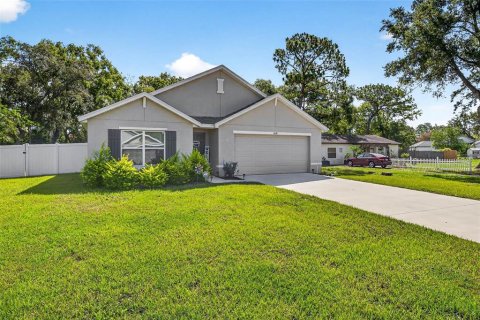 Casa en venta en Spring Hill, Florida, 4 dormitorios, 170.01 m2 № 1816885 - foto 2
