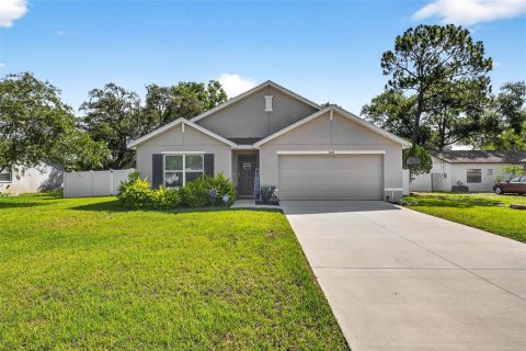 Casa en venta en Spring Hill, Florida, 4 dormitorios, 170.01 m2 № 1816885 - foto 1