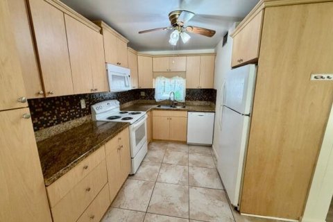 Condo à Pembroke Pines, Floride, 2 chambres  № 2332304