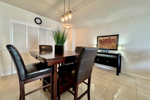 Condominio en alquiler en Hollywood, Florida, 1 dormitorio, 84.63 m2 № 2028831 - foto 12