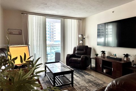 Condominio en alquiler en Hollywood, Florida, 1 dormitorio, 84.63 m2 № 2028831 - foto 8