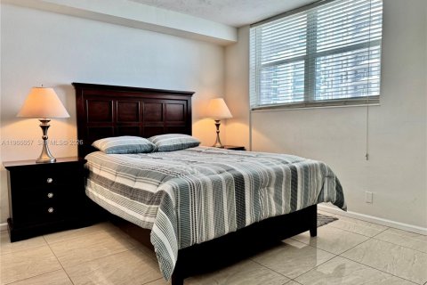 Condominio en alquiler en Hollywood, Florida, 1 dormitorio, 84.63 m2 № 2028831 - foto 18