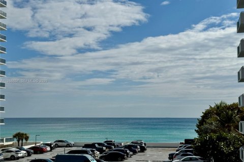 Condominio en alquiler en Hollywood, Florida, 1 dormitorio, 84.63 m2 № 2028831 - foto 23