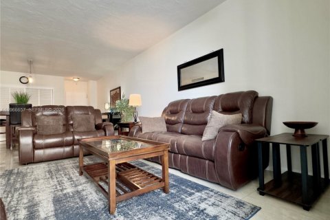 Condominio en alquiler en Hollywood, Florida, 1 dormitorio, 84.63 m2 № 2028831 - foto 6