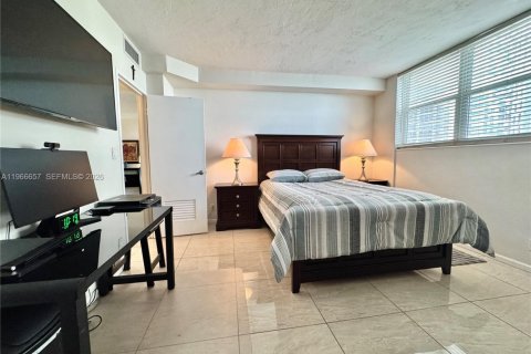 Condominio en alquiler en Hollywood, Florida, 1 dormitorio, 84.63 m2 № 2028831 - foto 19