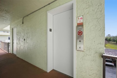 Condominio en venta en Lakeland, Florida, 2 dormitorios, 104.05 m2 № 2101469 - foto 3