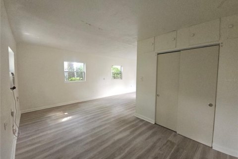 Apartamento en alquiler en Orlando, Florida, 2 habitaciones, 55.74 m2 № 2258556 - foto 4