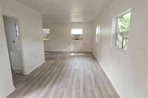 Apartamento en alquiler en Orlando, Florida, 2 habitaciones, 55.74 m2 № 2258556 - foto 2