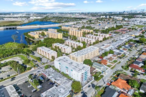 Copropriété à vendre à Miami, Floride: 3 chambres, 94.76 m2 № 1973357 - photo 25