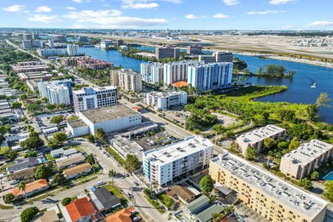 Copropriété à vendre à Miami, Floride: 3 chambres, 94.76 m2 № 1973357 - photo 23