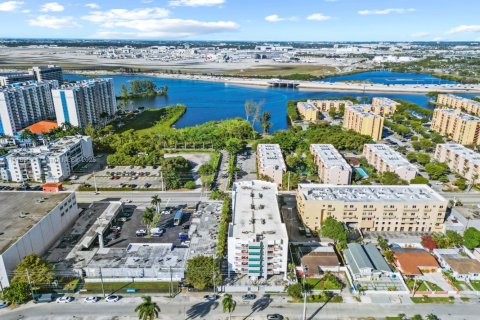 Copropriété à vendre à Miami, Floride: 3 chambres, 94.76 m2 № 1973357 - photo 24