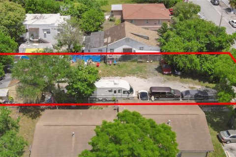 House in Miami, Florida 2 bedrooms, 62.71 sq.m. № 1935244 - photo 7